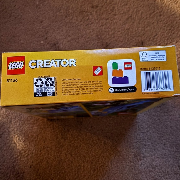 LEGO Creator 3-in-1 Exotic Parrot Set - Picture 3 of 3